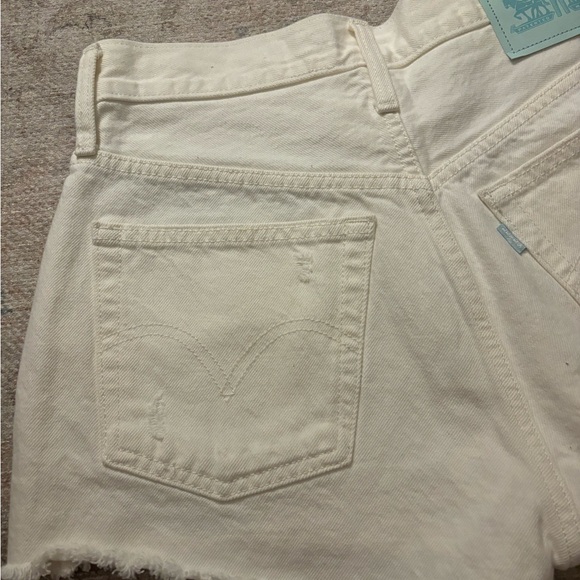 Levi’s 501 White ripped shorts size 26 (never been worn) - Picture 3 of 4
